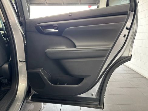 Used 2025 Toyota Highlander XLE AWD/4WD image 47