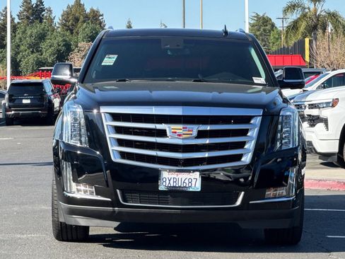 Used 2018 Cadillac Escalade ESV Premium Luxury image 10