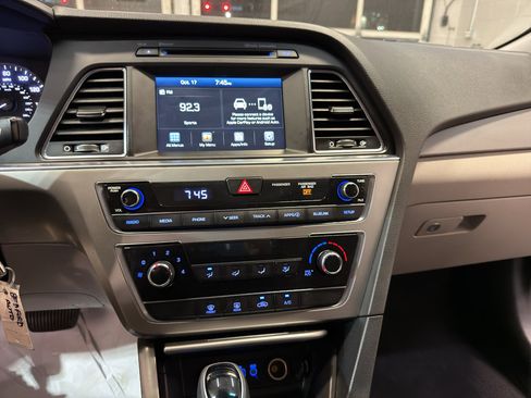 Used 2017 Hyundai Sonata SE w/ Cargo Package image 18