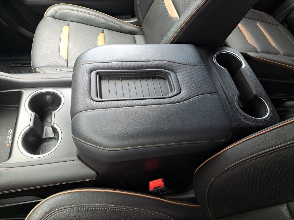 Used 2023 GMC Yukon AT4 w/ Technology Package AWD/4WD image 30