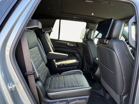 New 2026 GMC Yukon AT4 Ultimate w/ LPO, Floor Liner Package AWD/4WD image 18