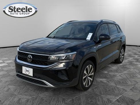 New 2024 Volkswagen Taos SE image 1
