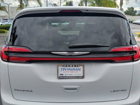 Used 2024 Chrysler Pacifica Limited FWD image 27