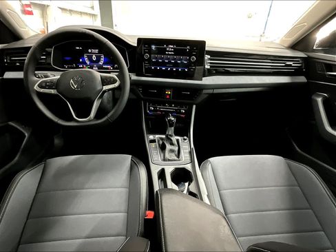 New 2026 Volkswagen Jetta SE FWD image 5