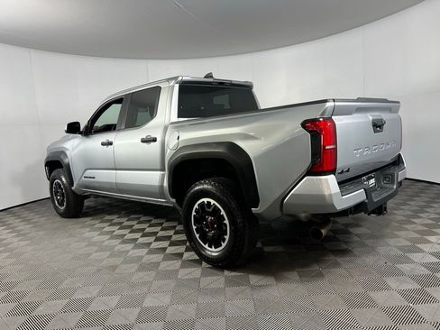 Used 2025 Toyota Tacoma TRD Off-Road image 8