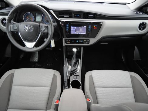 Used 2018 Toyota Corolla LE image 10