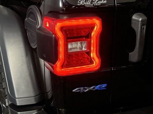 Certified 2022 Jeep Wrangler Unlimited Rubicon 4xe image 13