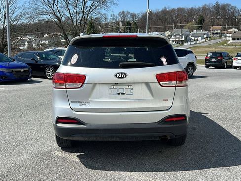 Used 2017 Kia Sorento LX image 4
