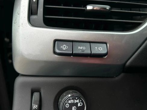 Used 2018 Chevrolet Suburban Premier image 15