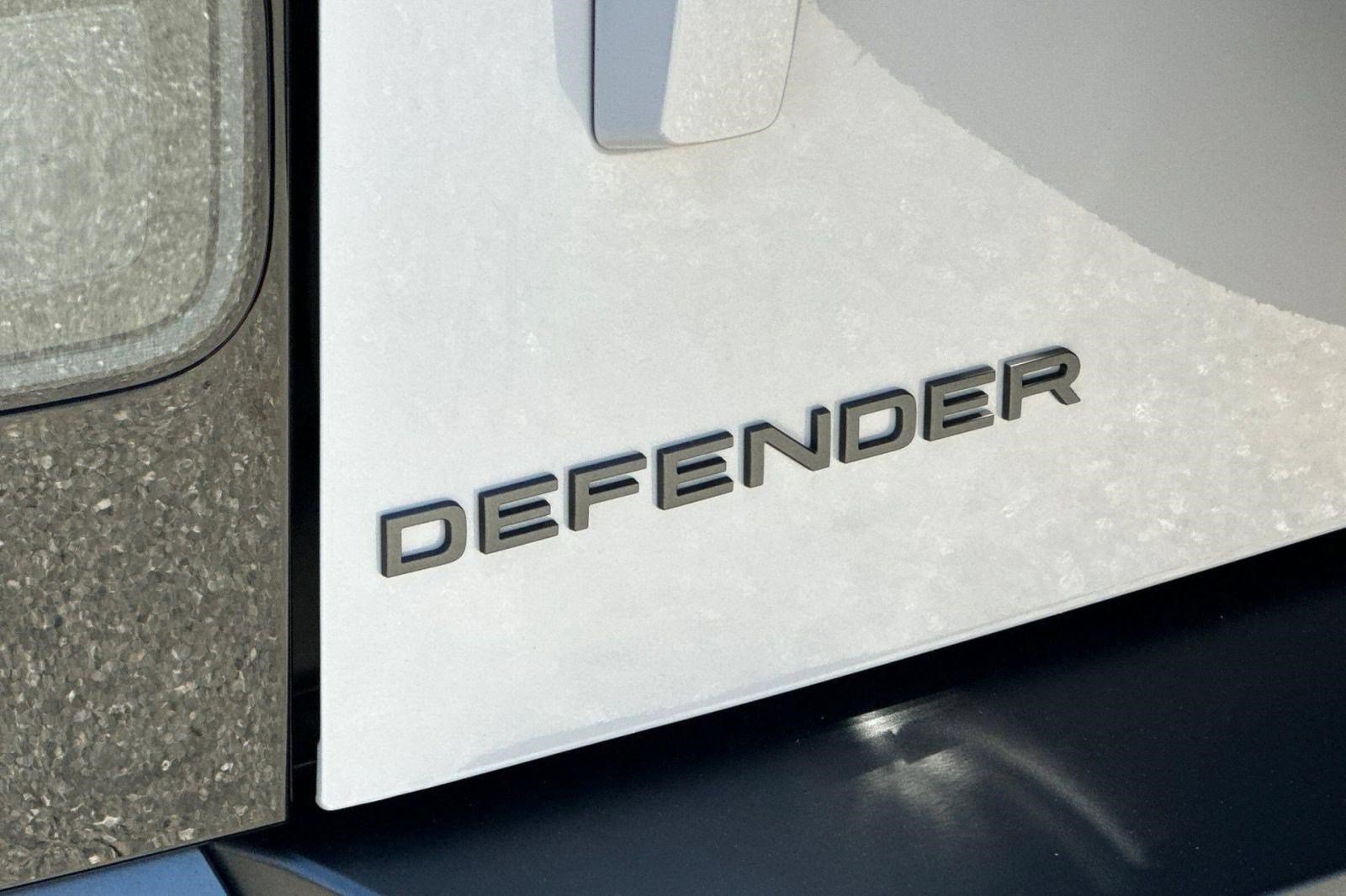 New 2026 Land Rover Defender 110 X-Dynamic SE AWD/4WD image 28