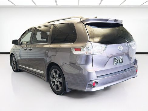 Used 2019 Toyota Sienna SE Premium w/ Protection Package image 6