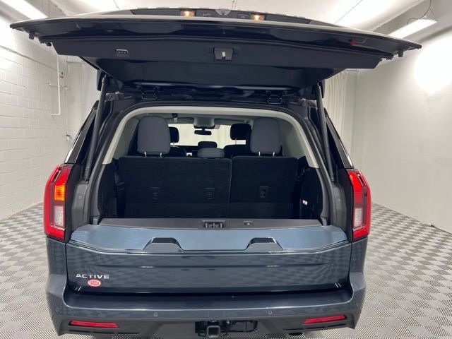 Used 2025 Ford Expedition Active AWD/4WD image 8