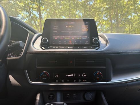 Used 2025 Nissan Rogue SV FWD image 17