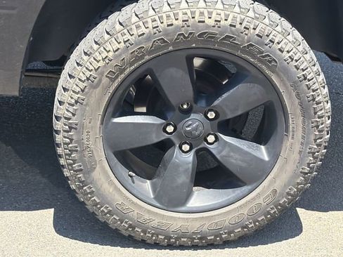 Used 2017 RAM 1500 Express w/ Black Ram 1500 Express Group AWD/4WD image 8