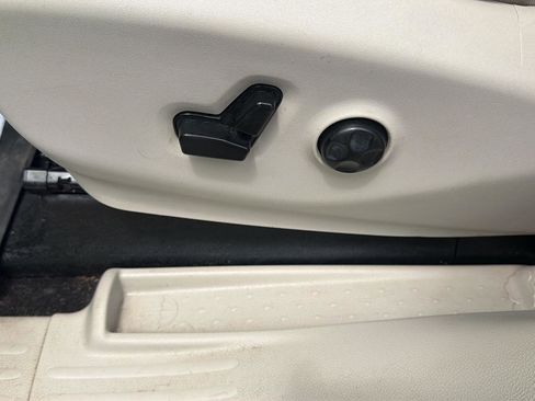 Used 2017 Chrysler Pacifica Limited w/ Advanced Safetytec Group FWD image 15