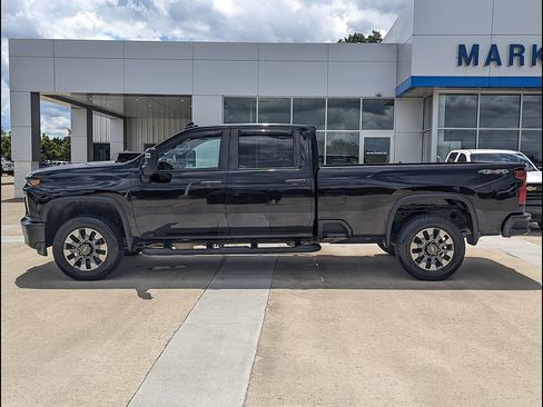 Used 2022 Chevrolet Silverado 2500 Custom w/ Custom Value Package AWD/4WD image 9