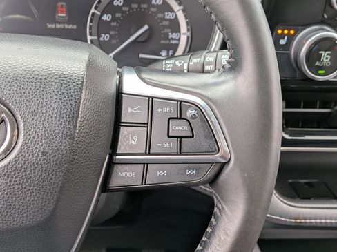 Used 2021 Toyota Highlander XLE image 31