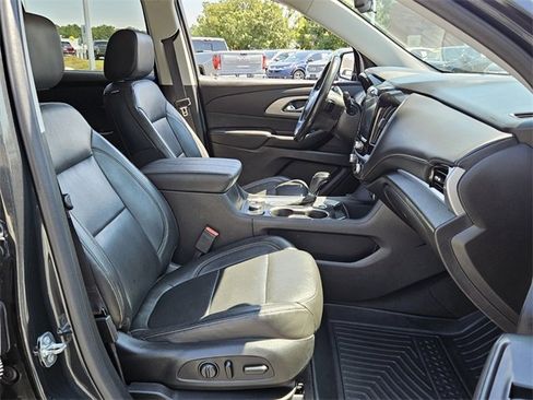 Used 2020 Chevrolet Traverse LT w/ LT Premium Package image 17