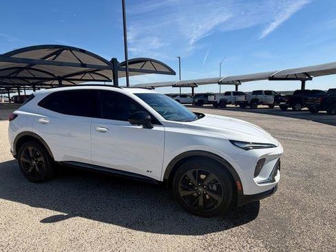 Used 2025 Buick Envision Sport Touring image 3