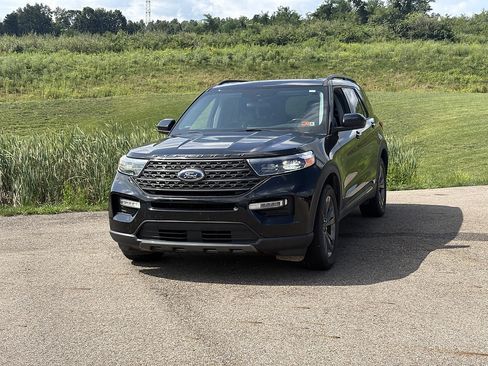 Used 2022 Ford Explorer XLT w/ Equipment Group 202A AWD/4WD image 1