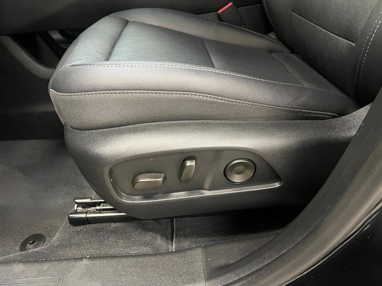 Used 2025 Chevrolet Equinox LT w/ Convenience Package II FWD image 22
