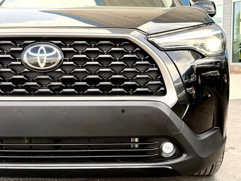 Used 2024 Toyota Corolla Cross XLE w/ Convenience Package AWD/4WD image 7