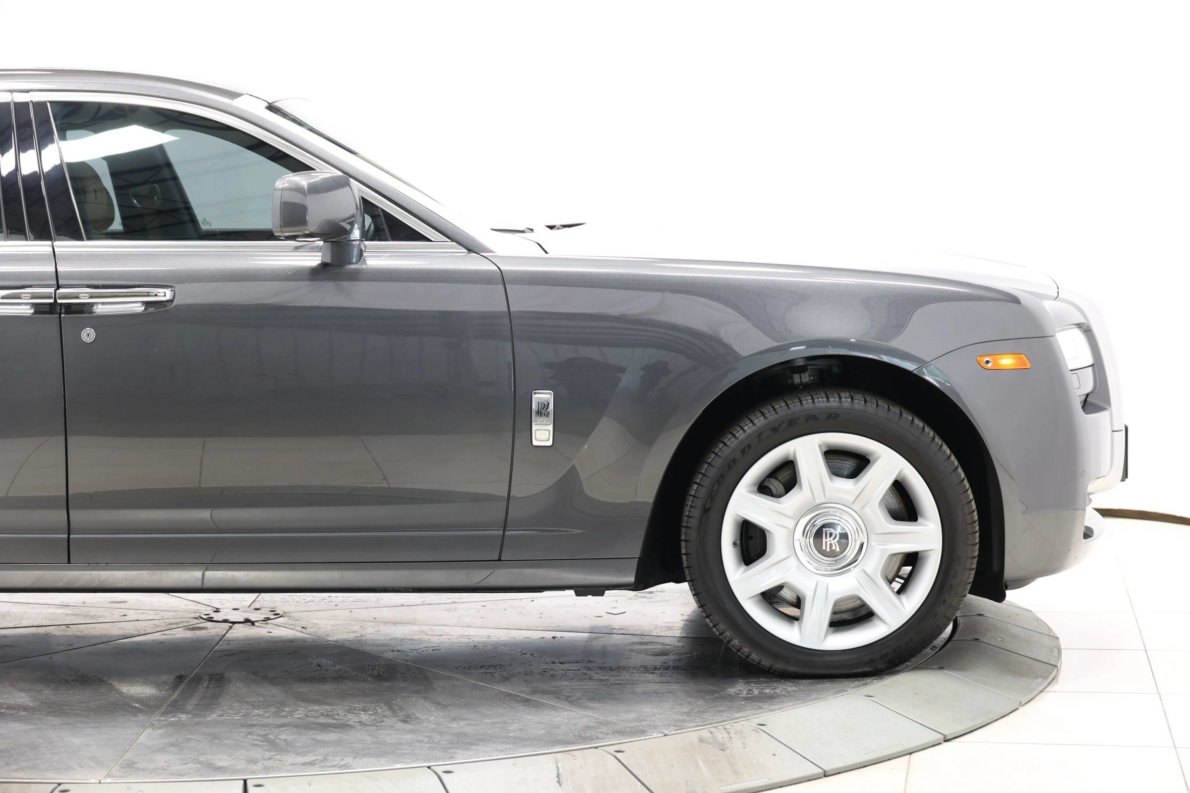 Used 2011 Rolls-Royce Ghost RWD image 81