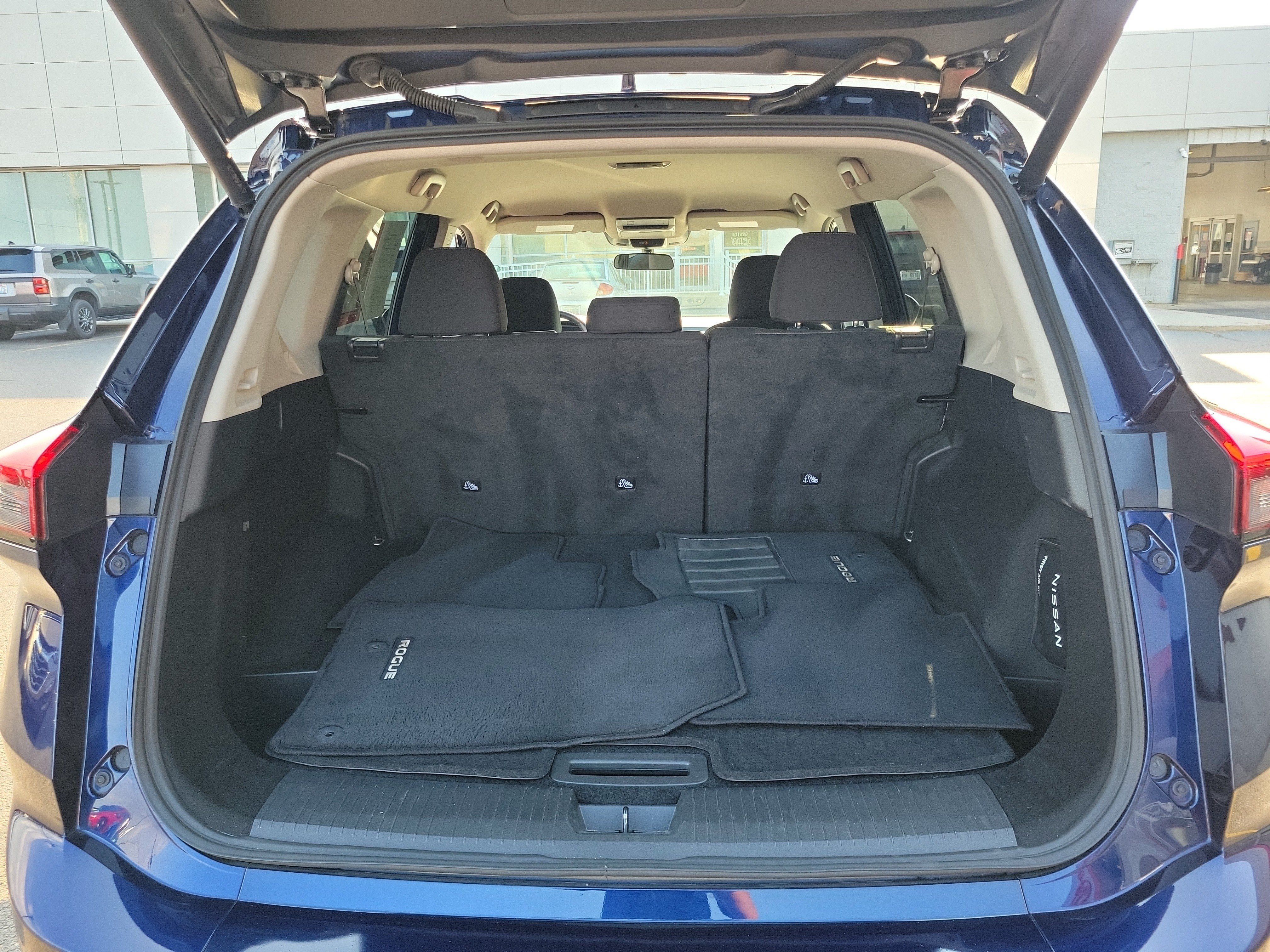 Used 2025 Nissan Rogue SV FWD image 8