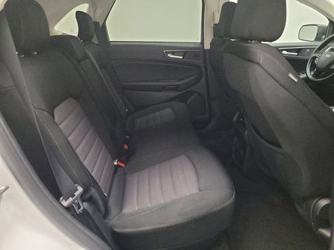 Used 2020 Ford Edge SE image 19