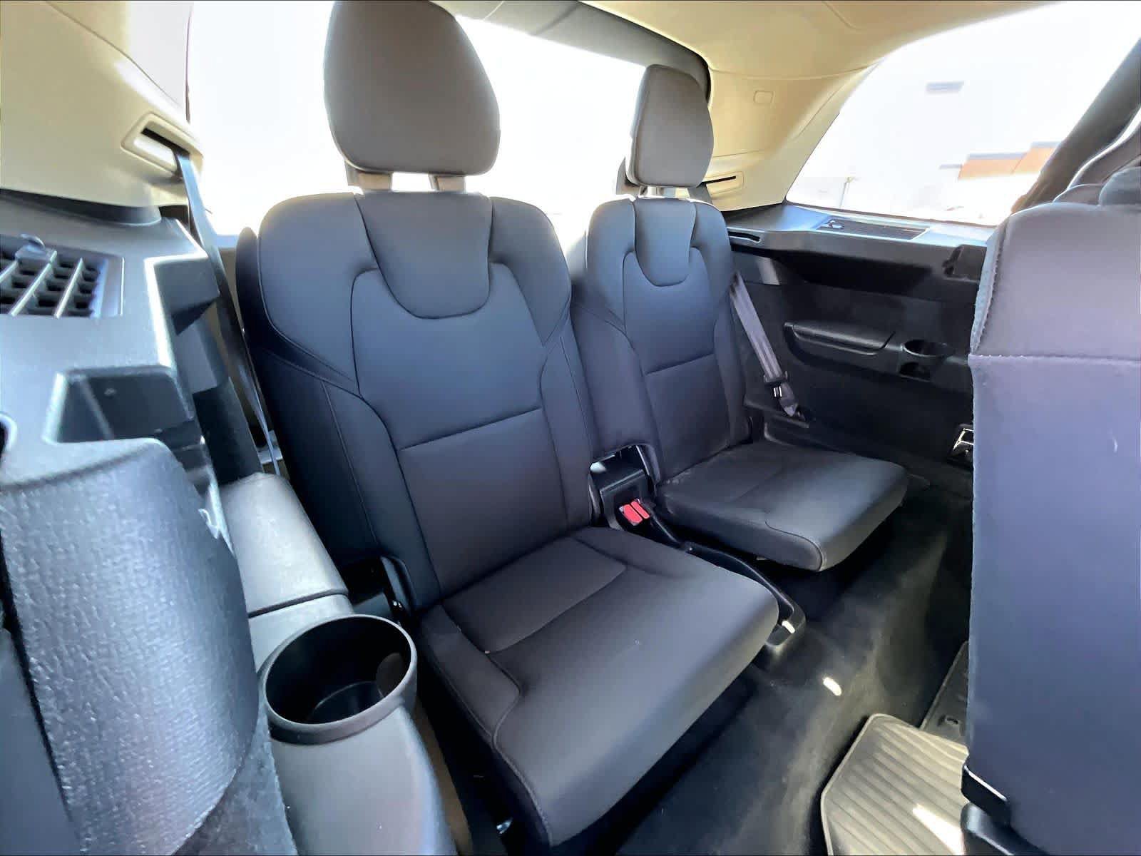Used 2026 Volvo XC90 B5 Plus w/ Protection Package AWD/4WD image 32