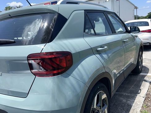 Used 2025 Hyundai Venue SEL FWD image 8