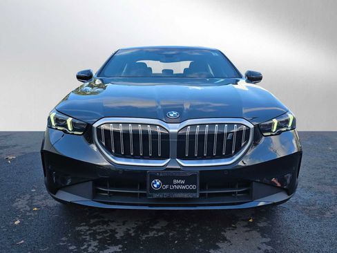 Used 2024 BMW i5 eDrive40i w/ Convenience Package image 8