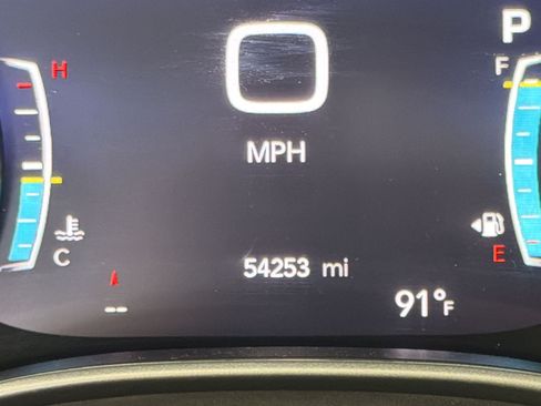 Used 2024 Chrysler Pacifica Touring-L FWD image 21