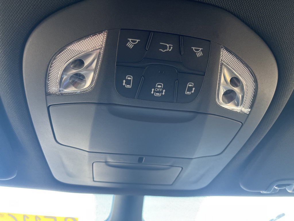 New 2025 Chrysler Pacifica Select AWD/4WD image 17
