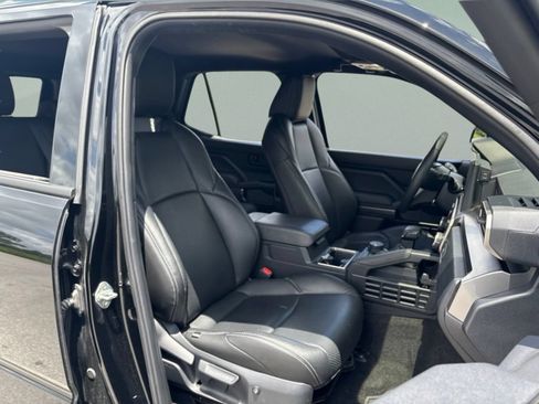 Certified 2025 Toyota 4Runner SR5 AWD/4WD image 25