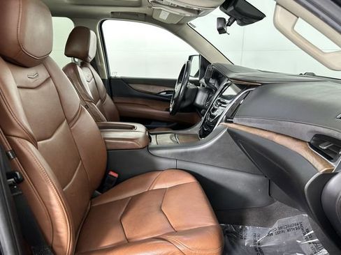 Used 2020 Cadillac Escalade Luxury image 3