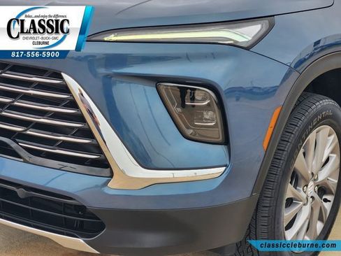 Used 2025 Buick Enclave Preferred FWD image 10