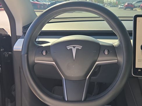 Used 2022 Tesla Model Y Performance AWD/4WD image 16