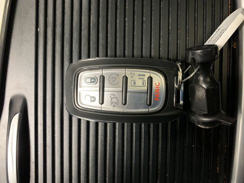 Used 2020 Chrysler Pacifica Limited image 15