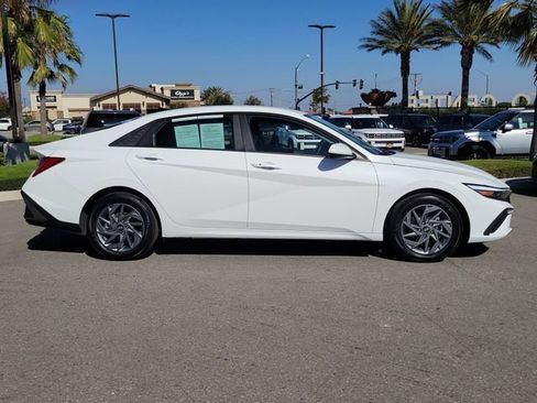 Certified 2026 Hyundai Elantra Hybrid FWD image 34