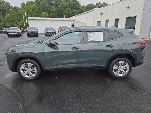 Used 2025 Chevrolet Trax LS FWD image 6