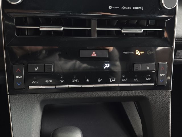 Used 2022 Toyota Avalon XLE FWD image 19