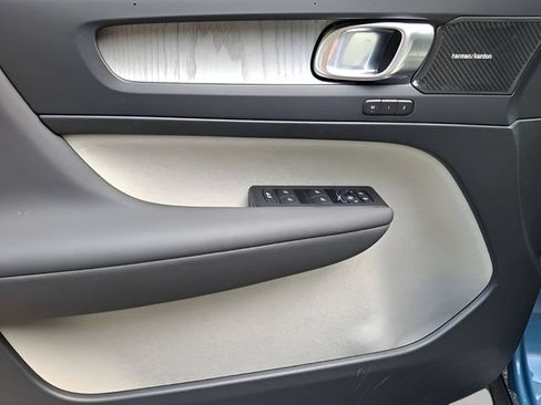 Certified 2024 Volvo XC40 B5 Ultimate w/ Protection Package Premier AWD/4WD image 8