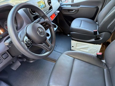 Used 2024 Mercedes-Benz Sprinter 2500 image 9