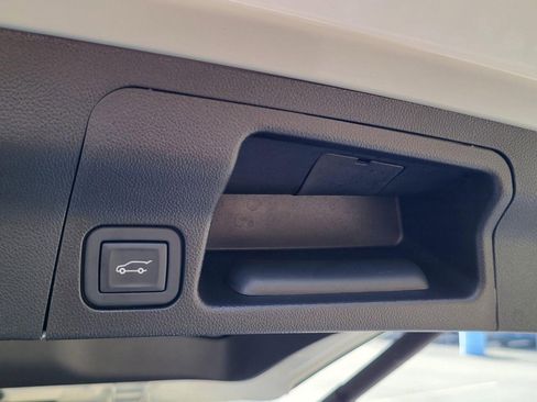 Used 2023 GMC Acadia AT4 w/ Technology Package image 5