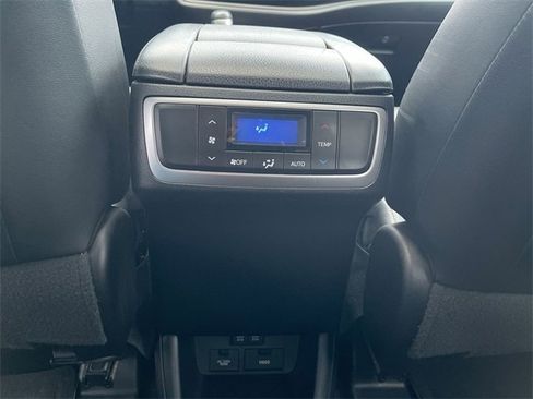Used 2018 Toyota Highlander XLE image 21