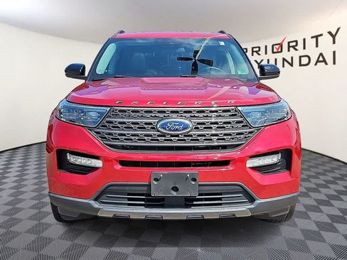Used 2022 Ford Explorer XLT w/ Equipment Group 202A AWD/4WD image 2