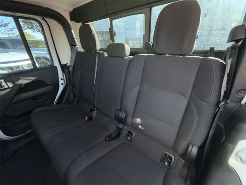 Used 2023 Jeep Gladiator Overland image 12