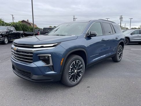 New 2026 Chevrolet Traverse LT w/ Sun and Wheel Package image 3