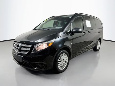Used 2018 Mercedes-Benz Metris Passenger image 10